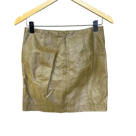 FREE PEOPLE Modern Femme Olive Green Vegan Leather Suede Skirt Mini Size 4 - Picture 4 of 6